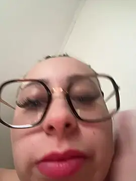 queenlo_xxx 即時 XXX 聊天