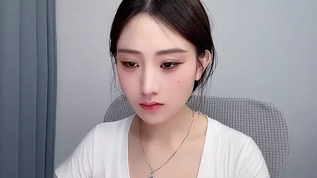 _222MiaのライブXXXチャット