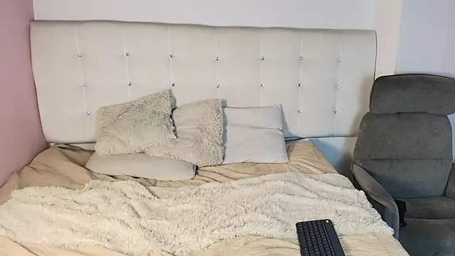 XXX chat uživo modela emilly_duque