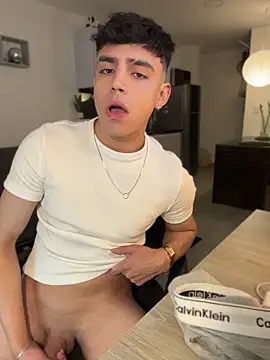 aronnhidden – webcam-show