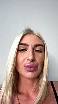 Chat XXX en directo de Mia_Roxie