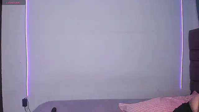 XXX chat uživo modela maazikeenx