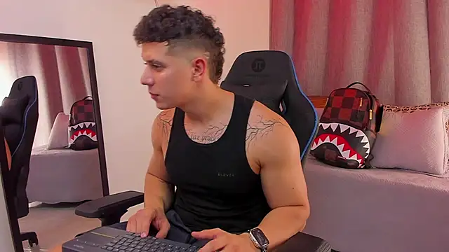 ASHTON_HILS élő XXX-chatje