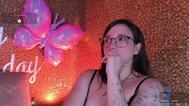 Apartment28's Live XXX Chat
