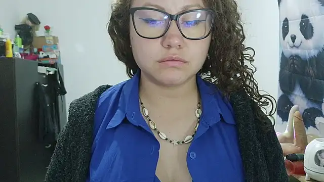 Chat XXX en directo de curly_greeneyed