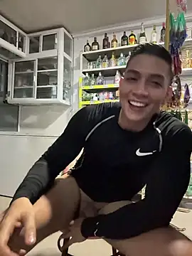 OliverWest04 live XXX chat