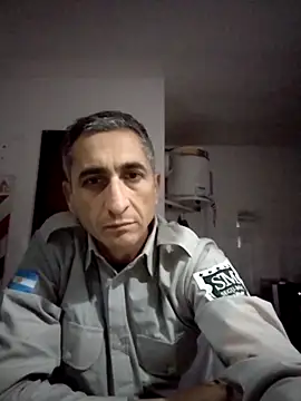Alejandro83bsf XXX чат на живо