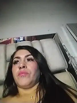 צ'אט XXX בשידור חי של chelaqueen_