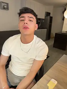 Chat +18 de aronnhidden ao vivo