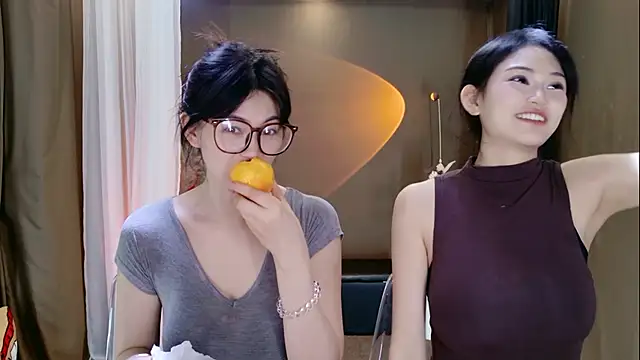 Banana-Milk69's Live XXX Chat
