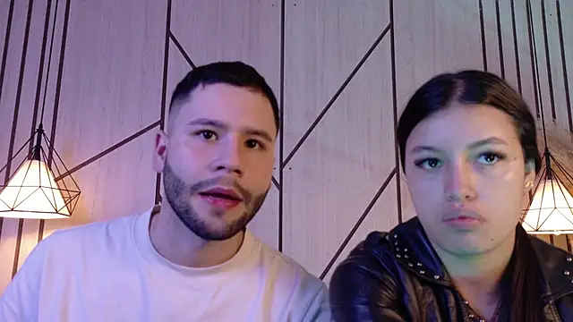 دردشة AMY_AND_ANDY الجنسية المباشرة