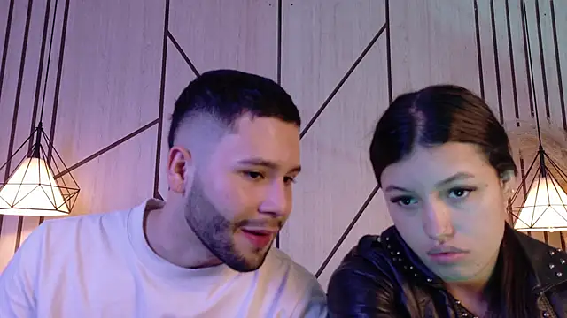 Chat +18 de AMY_AND_ANDY ao vivo