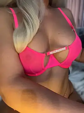 PinaColaBoom's Live XXX Chat