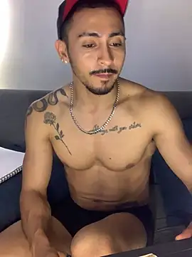 NicolasChest_xxx Show in webcam