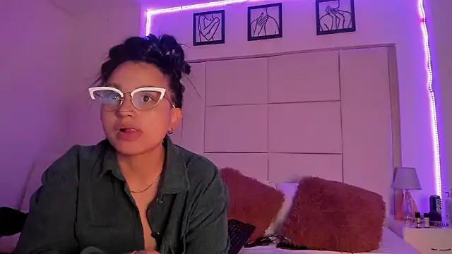Agatha_Atenea11 Adlı Modelin Canlı XXX Sohbeti