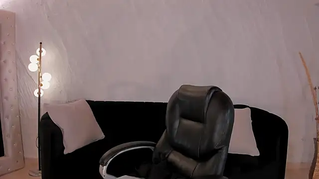 Chat XXX en directo de KayraLanne