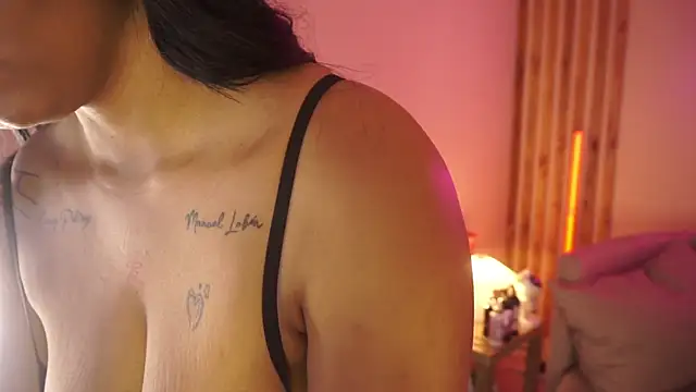 MadeleineSanez Live XXX-Chat