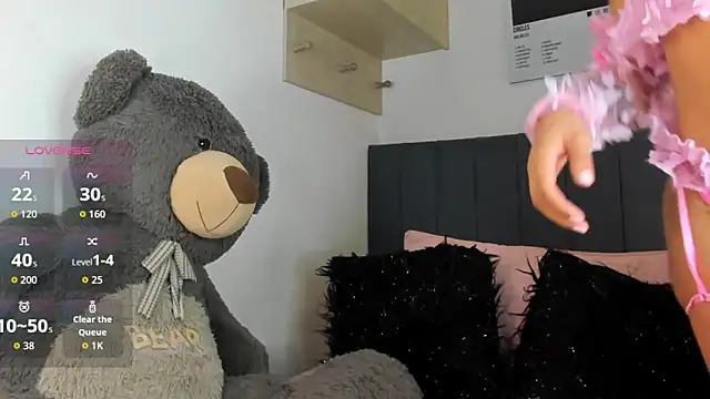 Chat +18 de hollyprincess_2 ao vivo
