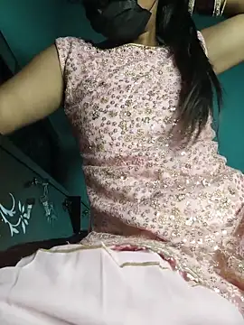 YOURBHABI143 Adlı Modelin Canlı XXX Sohbeti