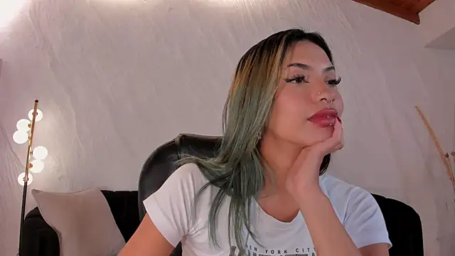 Chat XXX en directo de KayraLanne