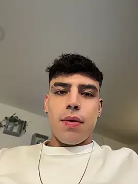 aronnhiddenn Live XXX chat