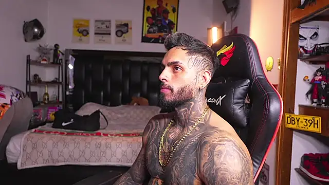 logan_hugh8 live XXX chat