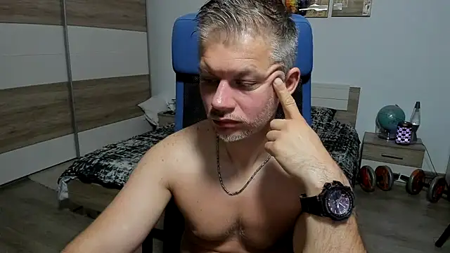 Онлайн чат XXX RobbyShawz