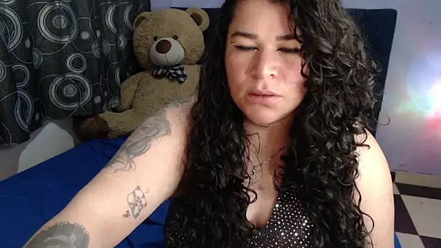 ANGELIQUE_KLANE Adlı Modelin Canlı XXX Sohbeti