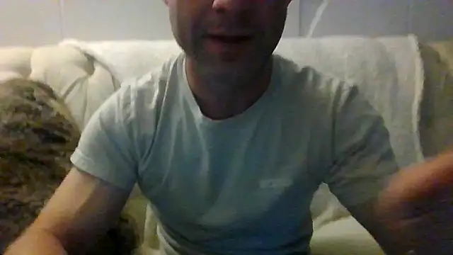 Chat +18 de HotStraightDude ao vivo