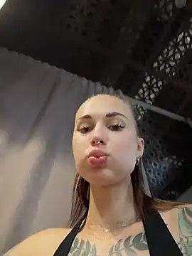 Charming_Ritta Adlı Modelin Canlı XXX Sohbeti