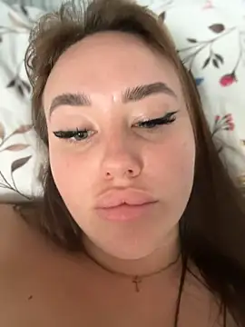 Chat XXX en directo de KiraSunshine
