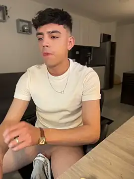 Chat +18 de aronnhidden ao vivo