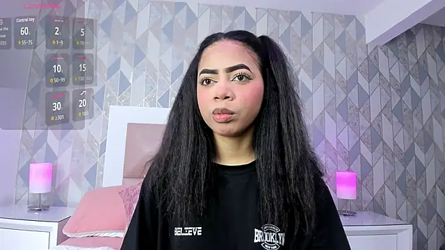 Chat +18 de TyraKayne ao vivo