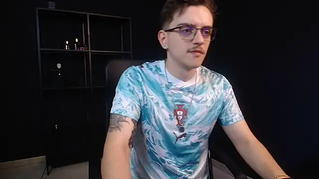 Chat +18 de FelixStarkk ao vivo