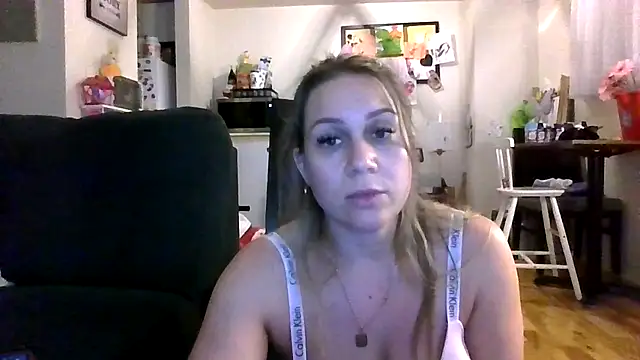 Chat XXX en directo de thedevinemama