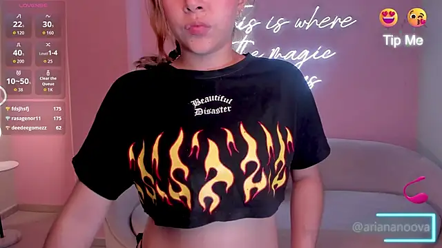 ArianaNova's Live XXX Chat