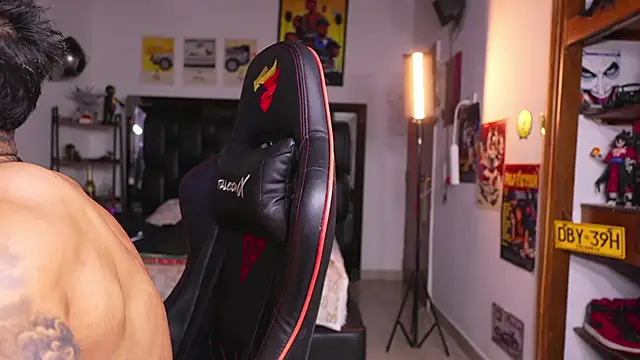 logan_hugh8's Live XXX Chat