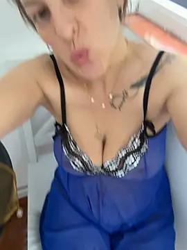 Hot-Milf4U élő XXX-chatje