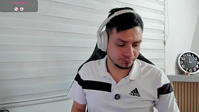 XXX chat uživo modela Rick_Adams