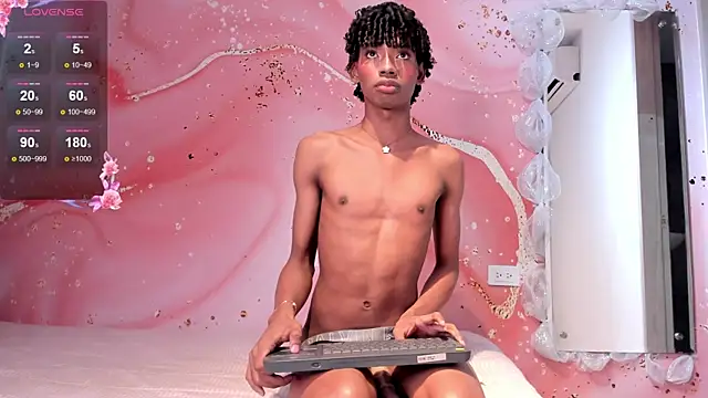 Little_Ethaan's Live XXX Chat