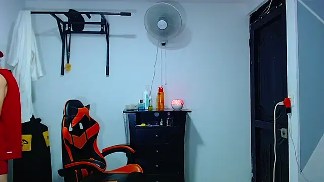 ADAM_HOT élő XXX-chatje