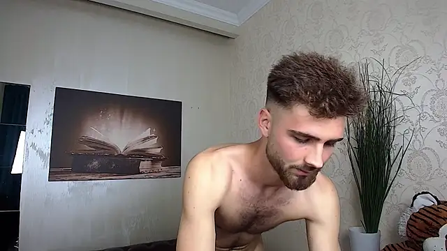 Show modela KyloEast na web-kameri
