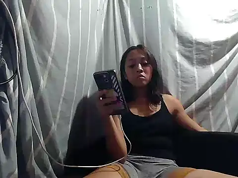 Yours_AsianPinayGirl18 Adlı Modelin Canlı XXX Sohbeti