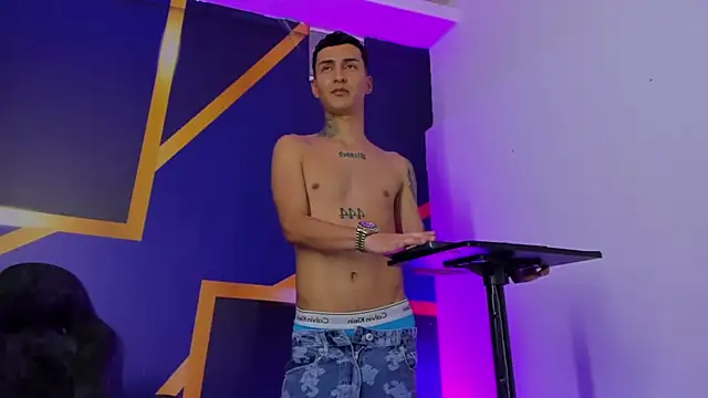 Chat +18 de Angel_xxx ao vivo