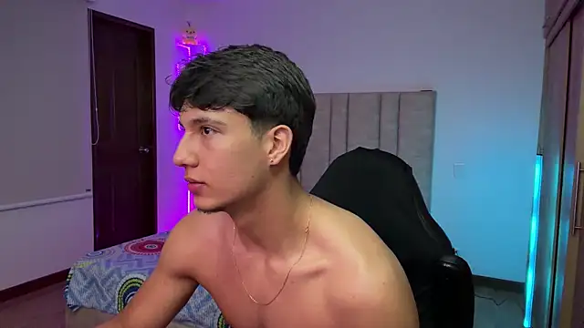 CHRIS_MORGAN1 Adlı Modelin Canlı XXX Sohbeti
