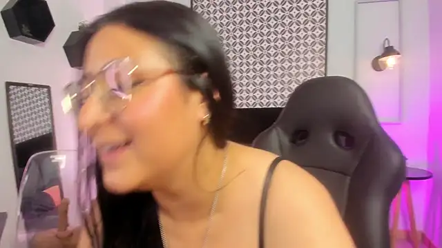 Chat XXX en directo de Amber_gold_