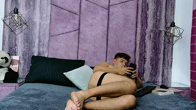 DaveJonesz Adlı Modelin Canlı XXX Sohbeti