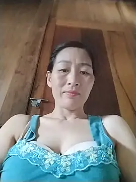 lris-Beauty77's Live XXX Chat