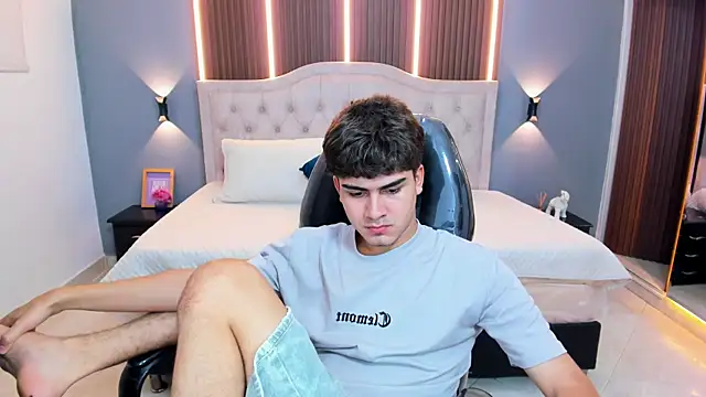 Chat XXX en directo de Tommy18__