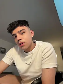 aronnhidden Chat XXX in diretta